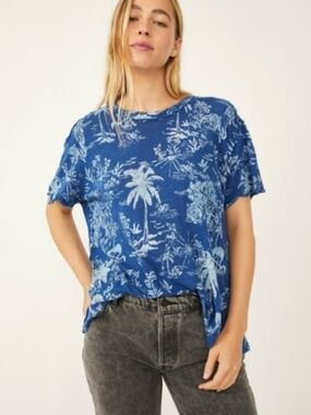 Free People Blue Palm Print Short Sleeve Tee